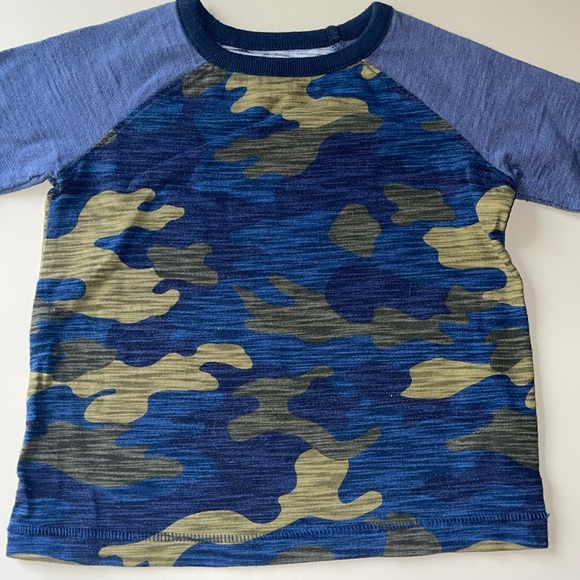 Old Navy Kids 3/4 Sleeve Top in Blue Camo Print - Picture 2 of 5